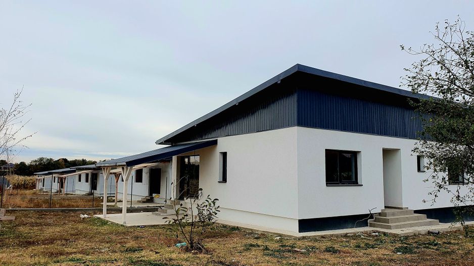 Case noi și ieftine, pe lacul Crevedia. - Poză 3