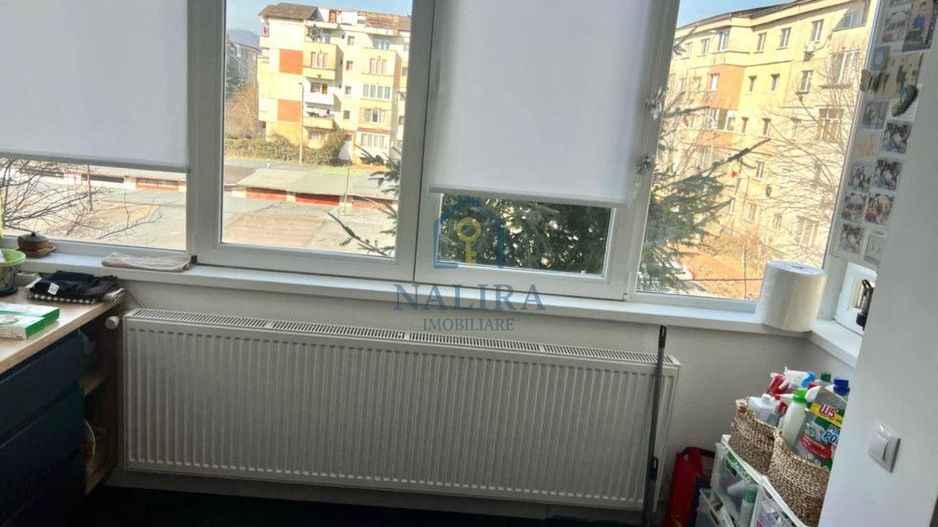 Vanzare apartament - 3 camere  - etaj intermediar - Paltinisului - Poză 9