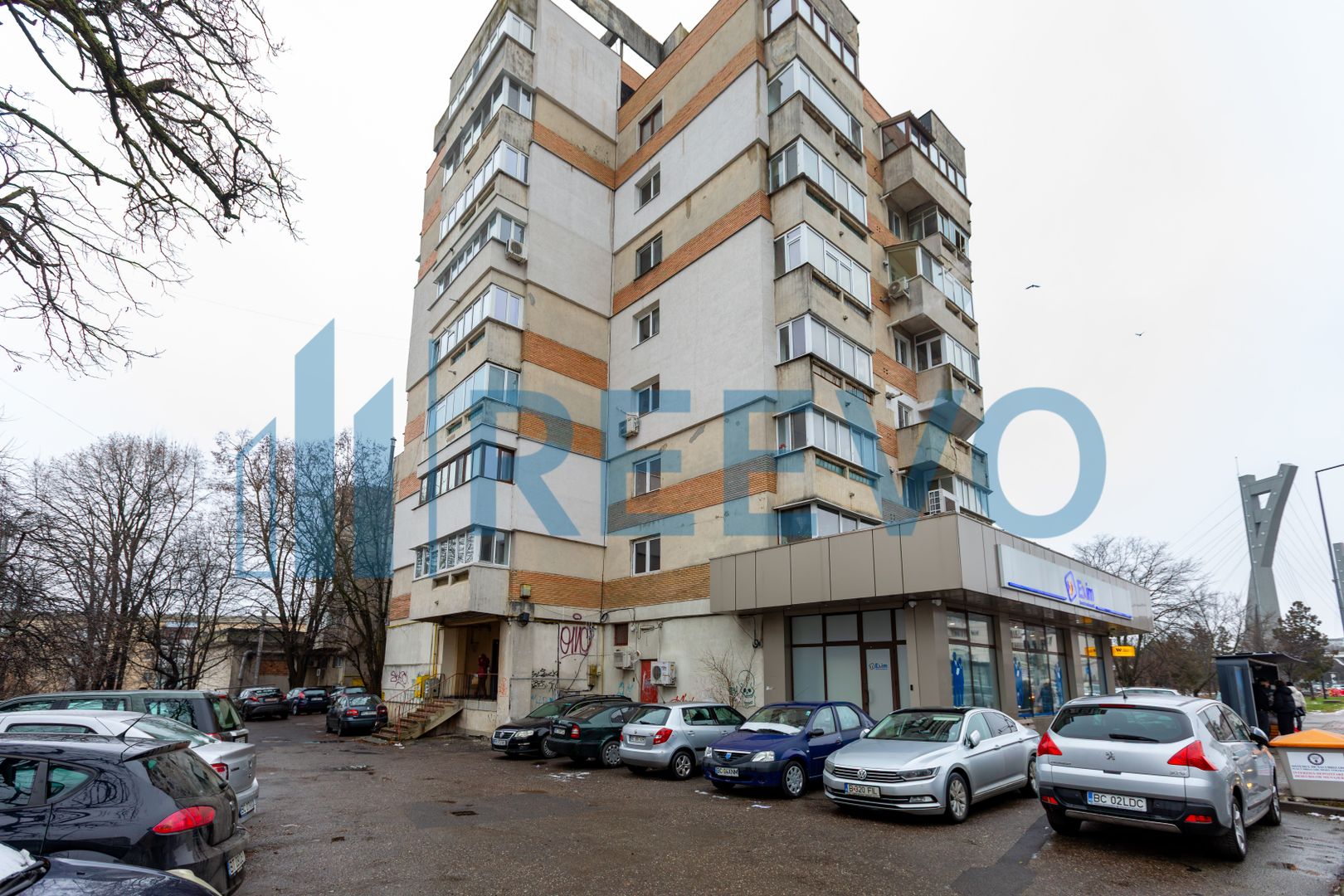 Apartament 4 camere, et. 1, str. 9 Mai, Bacău - Poză 1