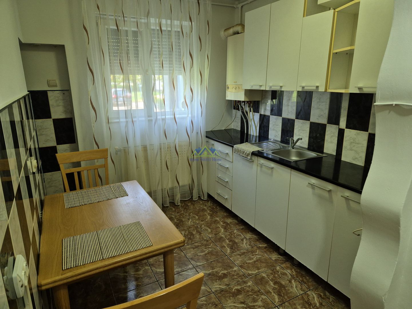 Vand apartament 2 camere, zona M3(U4), parter, balcon, gradina in fata - Poză 3