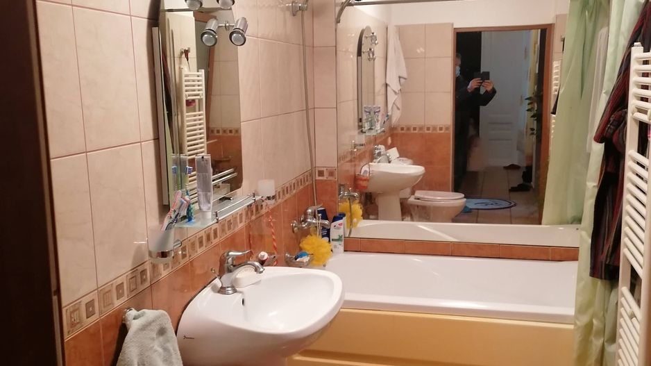 Casa si curte zona centrala - Poză 11