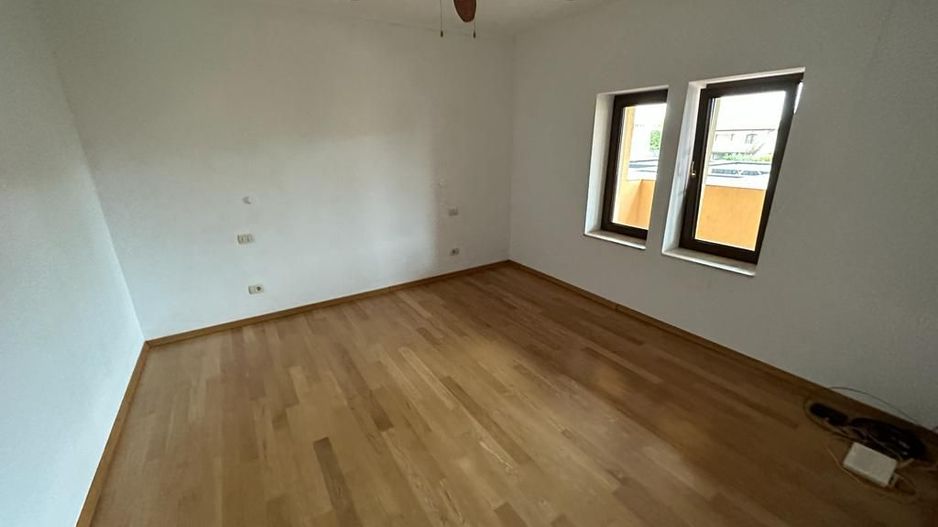 VILA  - ARADULUI. -British - Poză 50