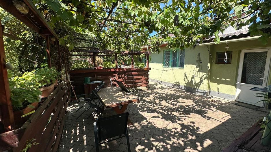 Casa cu teren 1394 mp - Poză 1