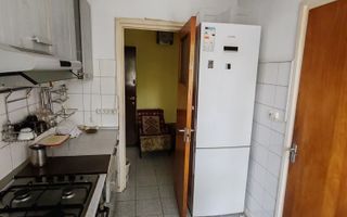 Apartament 3 camere, bloc 4 etaje, Berceni/str Dorohoi, curat - Poză 8