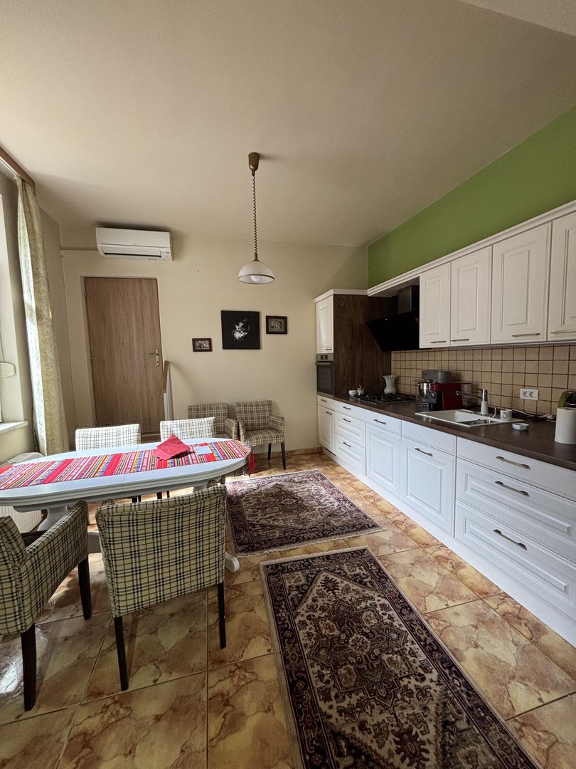 Apartament privat la casa la 5 minute de Piața Victoriei - Poză 6