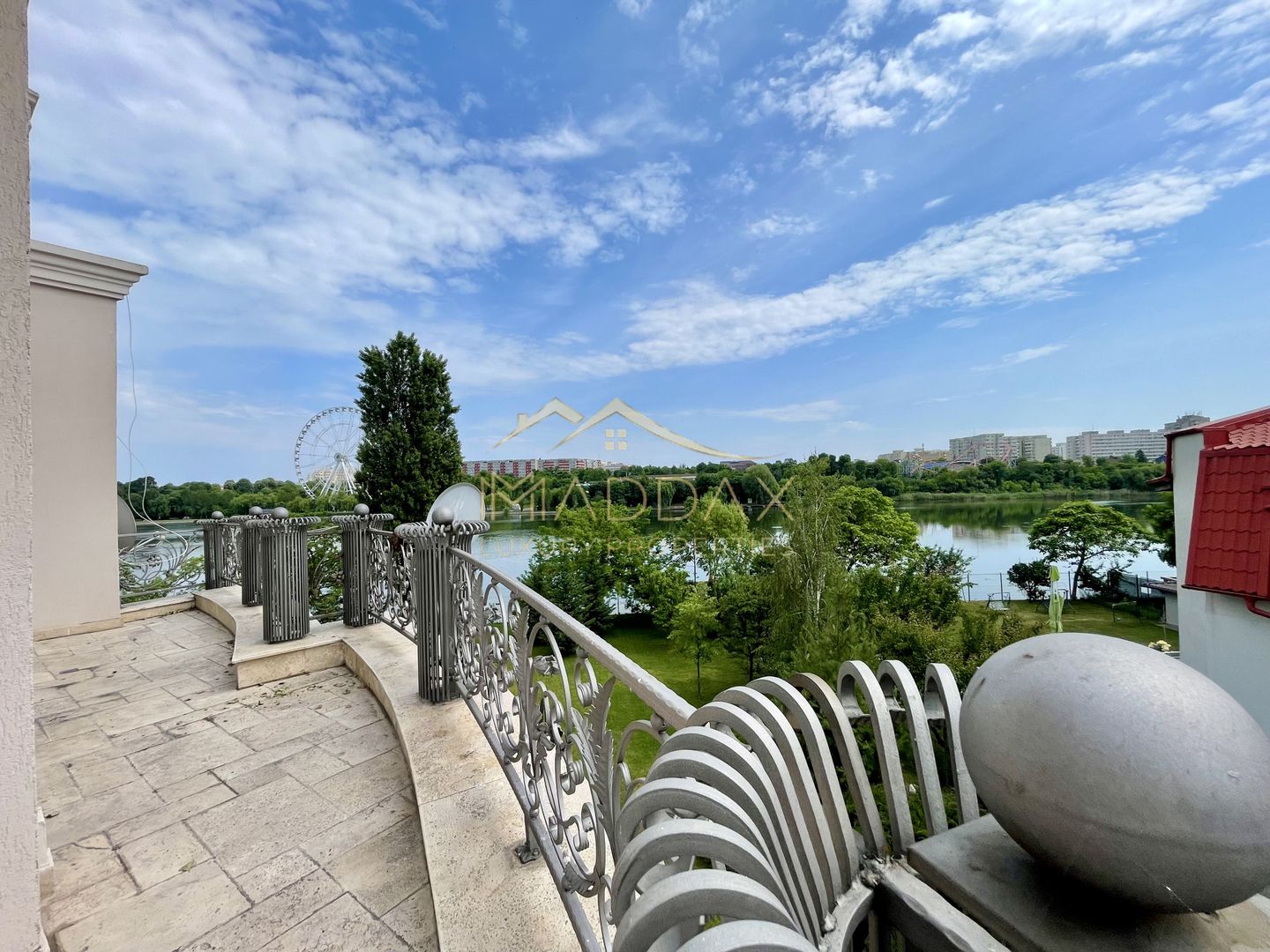 Impressive Villa *1500 SQM usable* 2613 SQM land / Open to the lake - Poză 36