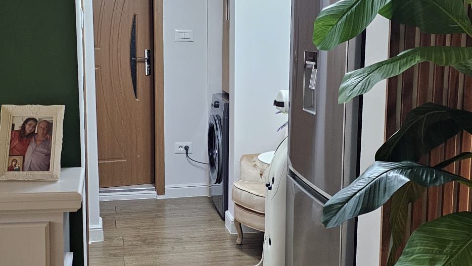 Apartament cu 3 camere, MOBILAT si UTILAT, zona CARTIER; - Poză 10