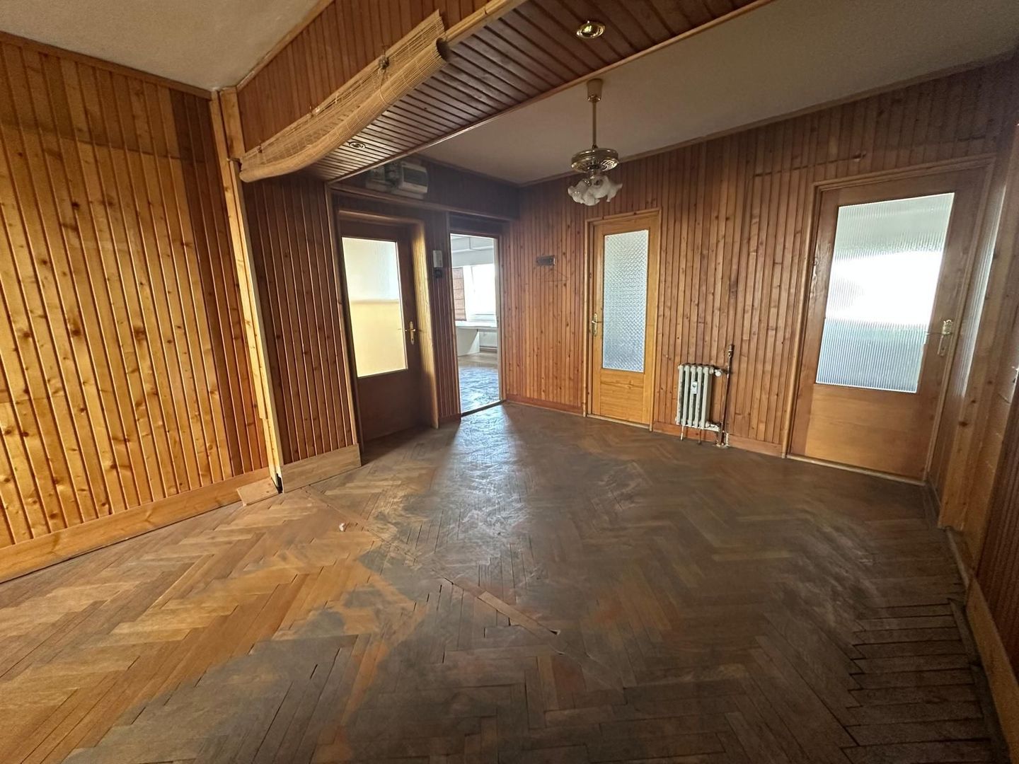 Apartament 4 camere – Ultracentral, Bld. Magheru, Oradea-149.900 euro - Poză 8