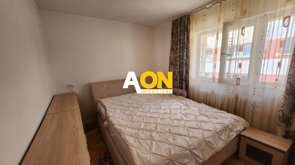 De vanzare apartament 3 camere, etaj intermediar, Cetate - Poză 4