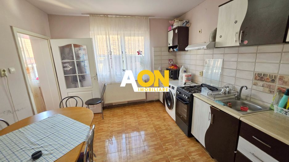 Casa cu 2 camere + anexe, toate utilitatile, 295 mp teren, zona Centru - Poză 8