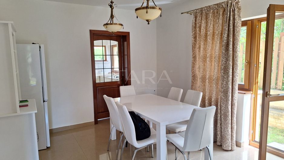 Casa deosebită în Europa – stil clasic, terase și grădină amenajata - Poză 2