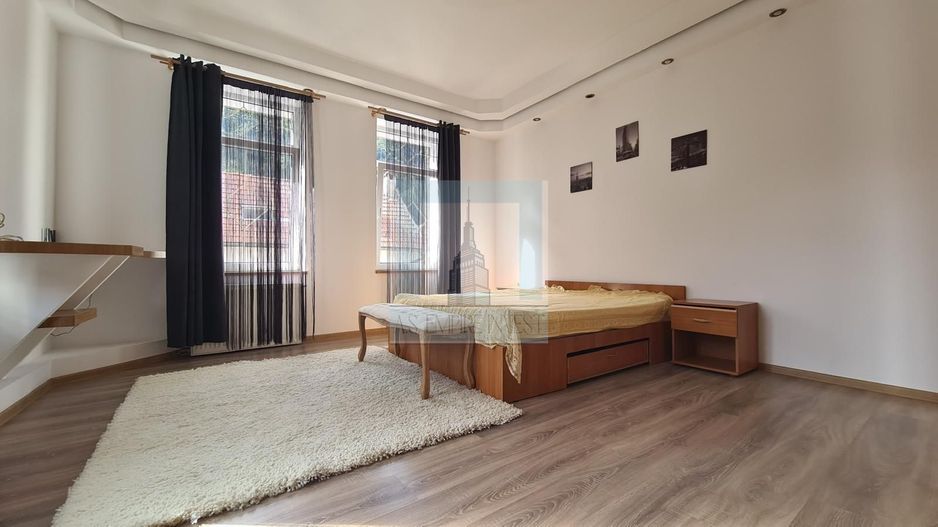 Casa, 4 camere, singur in curte - zona Schei - Poză 3