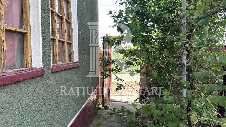 Casa cu anexe si pivniță | Teren intravilan generos | Sannicolau Roman - Poză 14