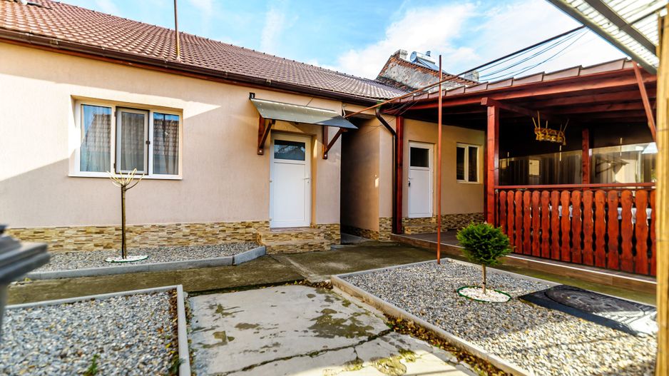 Doua apartamente cu gradina si terasa, in Micalaca, la curte comuna - Poză 6