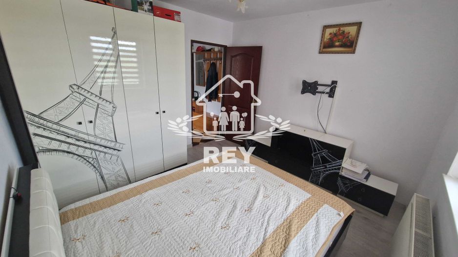 Apartament 3 camere - decomandat, mobilat, etaj 2/4, Cisnadie - Poză 2