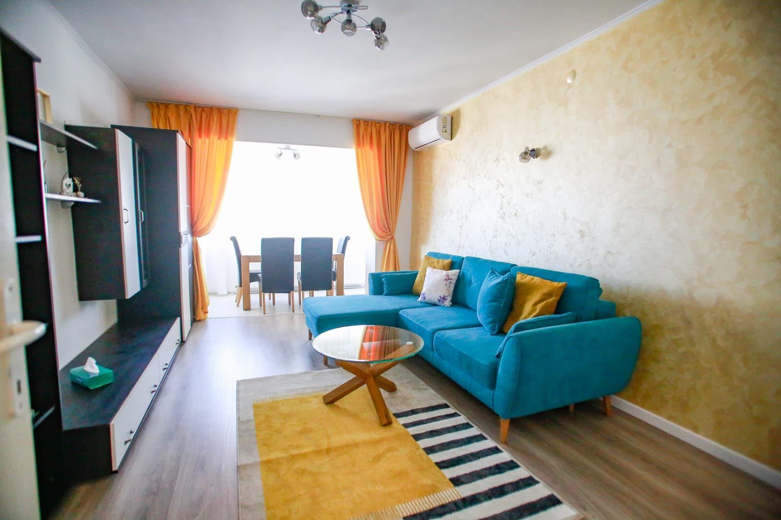 Propietar vand apartament 2 camere decomandat renovat/utilat complet - Poză 1