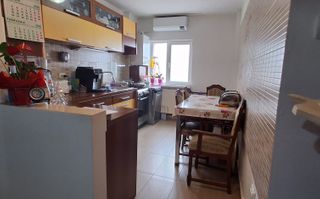 Apartament cu 3 camere de vânzare in Cetate - Poză 4