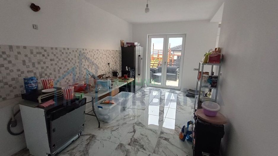 Casă de vânzare în Aroneanu, str. Busuiocului: 4 dormitoare, 3 băi, living open space, suprafață utilă 150 mp, teren 550 mp - Poză 5