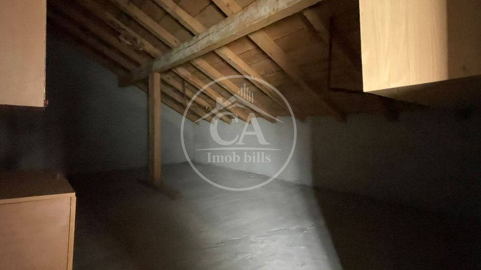 Casa de vânzare cu 8 camere de tip P+E+M in zona Rogerius, Oradea - Poză 24