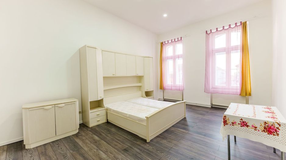 Apartament ultracentral cu 9 camere Arad - Poză 8