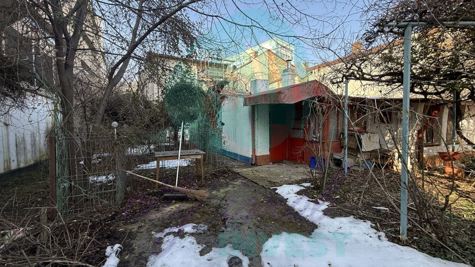 "Casa bunicii" pe un lot de teren de 307 mp - Poză 4