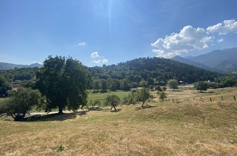 Teren extravilan de vânzare în Râșnov | 6.070 mp | Vedere panoramică - Poză 1