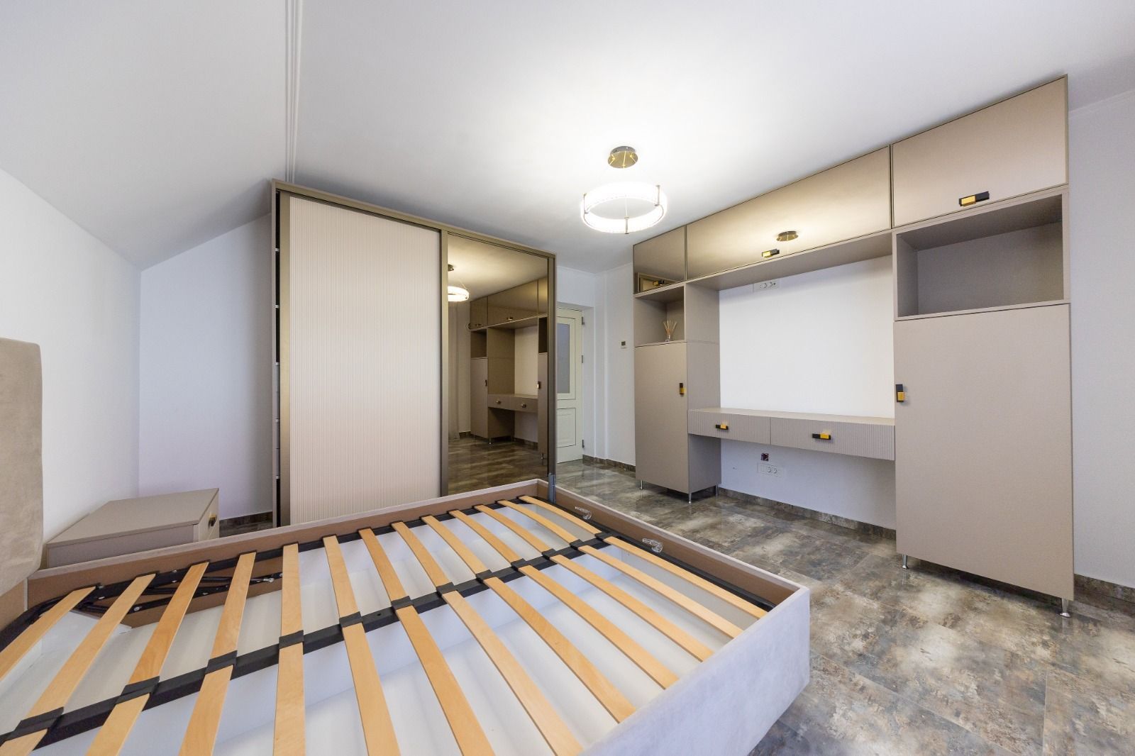 Casa 6 dormitoare+4 bai -1500 mp teren-Sacele - Poză 22