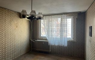 Apartament 3 camere  decomandat etajul 3 din 4 bloc anvelopat