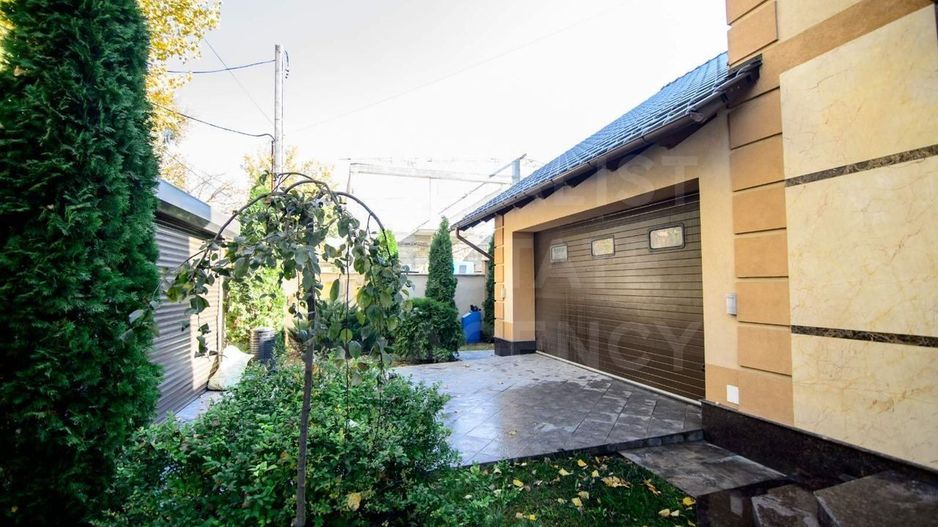 Vânzare, casă 370 mp, + 6 ari, 3 nivele, str. Ghidighici, Buiucani - Poză 3