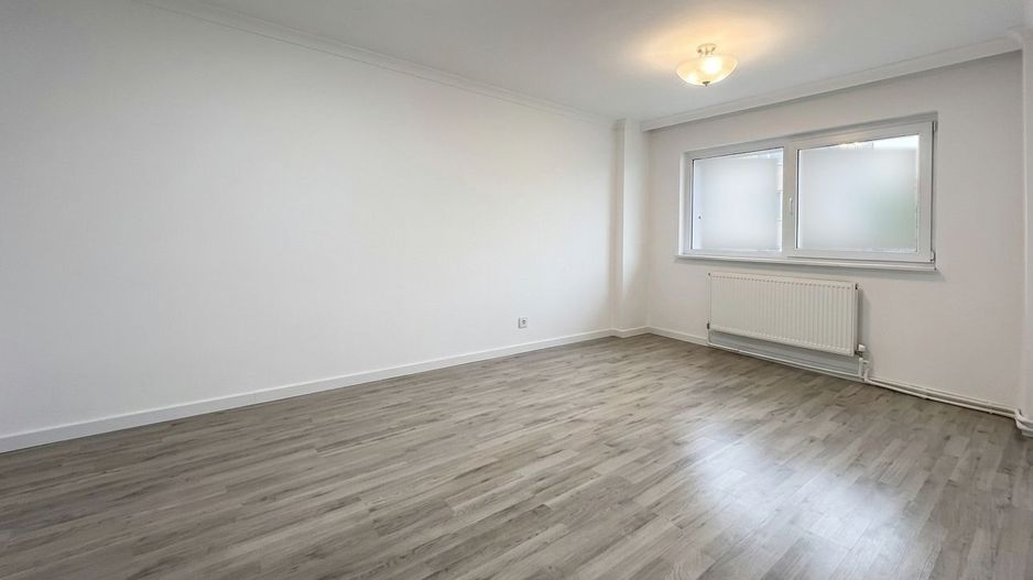 Apartament 2 camere, decomandat, Cetate, Mercur, renovat - Poză 1