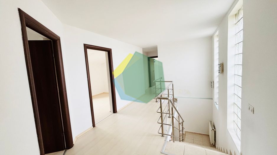 CASĂ CU 6 CAMERE ÎN COPĂCENI | 238 MP UTILI SI CURTE GENEROASĂ - Poză 11