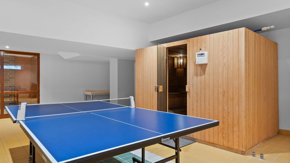 4 camere| semineu| piscina interioara | sauna | sala de sport| parcare - Poză 33