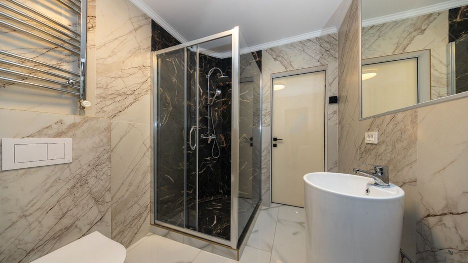 Casa 6 dormitoare+4 bai -1500 mp teren-Sacele - Poză 5