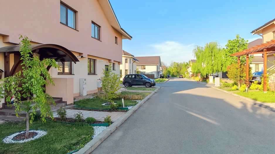 Prima inchiriere, vila cocheta, cu accente exotice - Poză 28