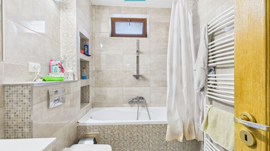Casă cu 2 camere nou renovată cu anexă în Nădab - Poză 6