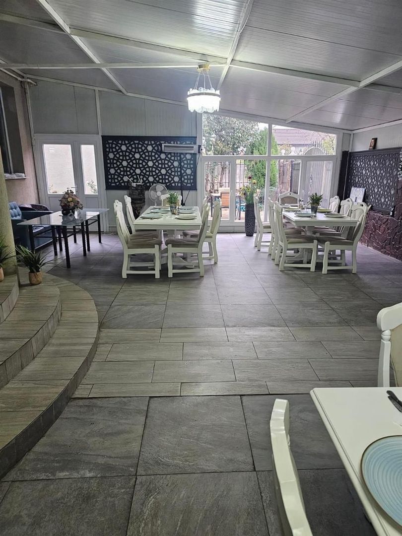 Restaurant + Pensiune in IOSIA P+M - Poză 4