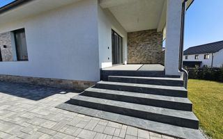 Casa Sibiu, intrare Selimbar, garaj, pivnita, curte mare - Poză 17