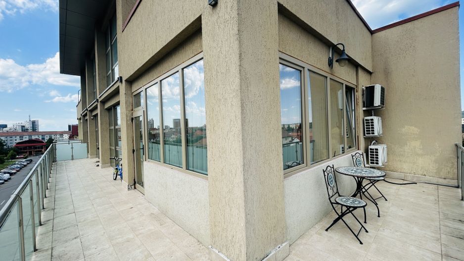 Penthouse de inchiriat, zona buna, terasa mare, mobilat si utilat - Poză 13