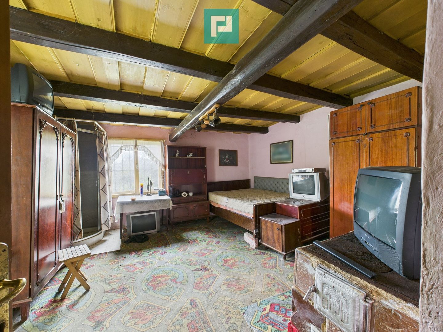 Casă tradiţională cu anexe în ODVOŞ, comuna Conop. - Poză 1