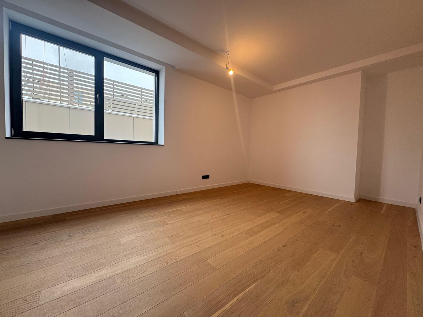 3 camere PREMIUM| 99.7 MP + 9.35 MP terasa - Poză 13