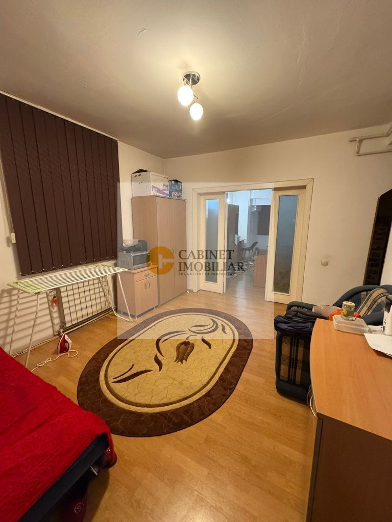 2 camere I Piata Sfintii Voievozi - Victoriei I Parter inalt - Poză 1