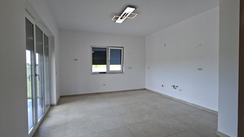 Locuinta individuala cu garaj- in stil mediteranean - Poză 4