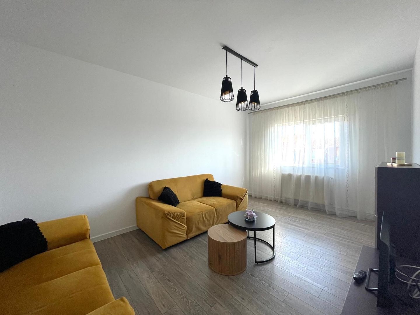 Apartament 3 camere zona Soarelui - 97.000 - Poză 1