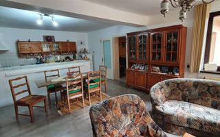 Casa cu 1064 mp teren, ideala pentru pensiune - Poză 9