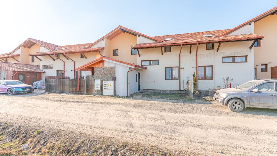 Casa insiruita compusa din 4 camere in Sanpetru - Poză 22