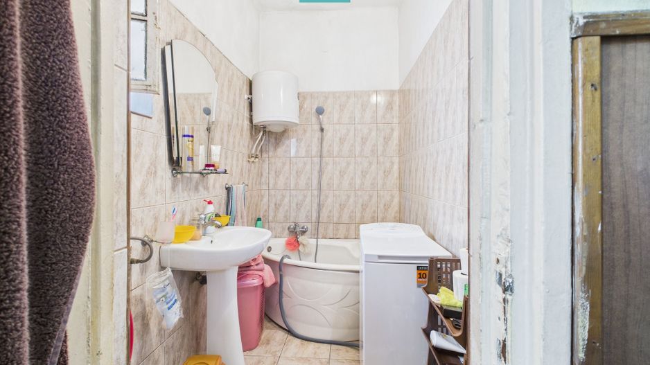 Casă cu 3 camere pentru investiții în Grădiște - Poză 14