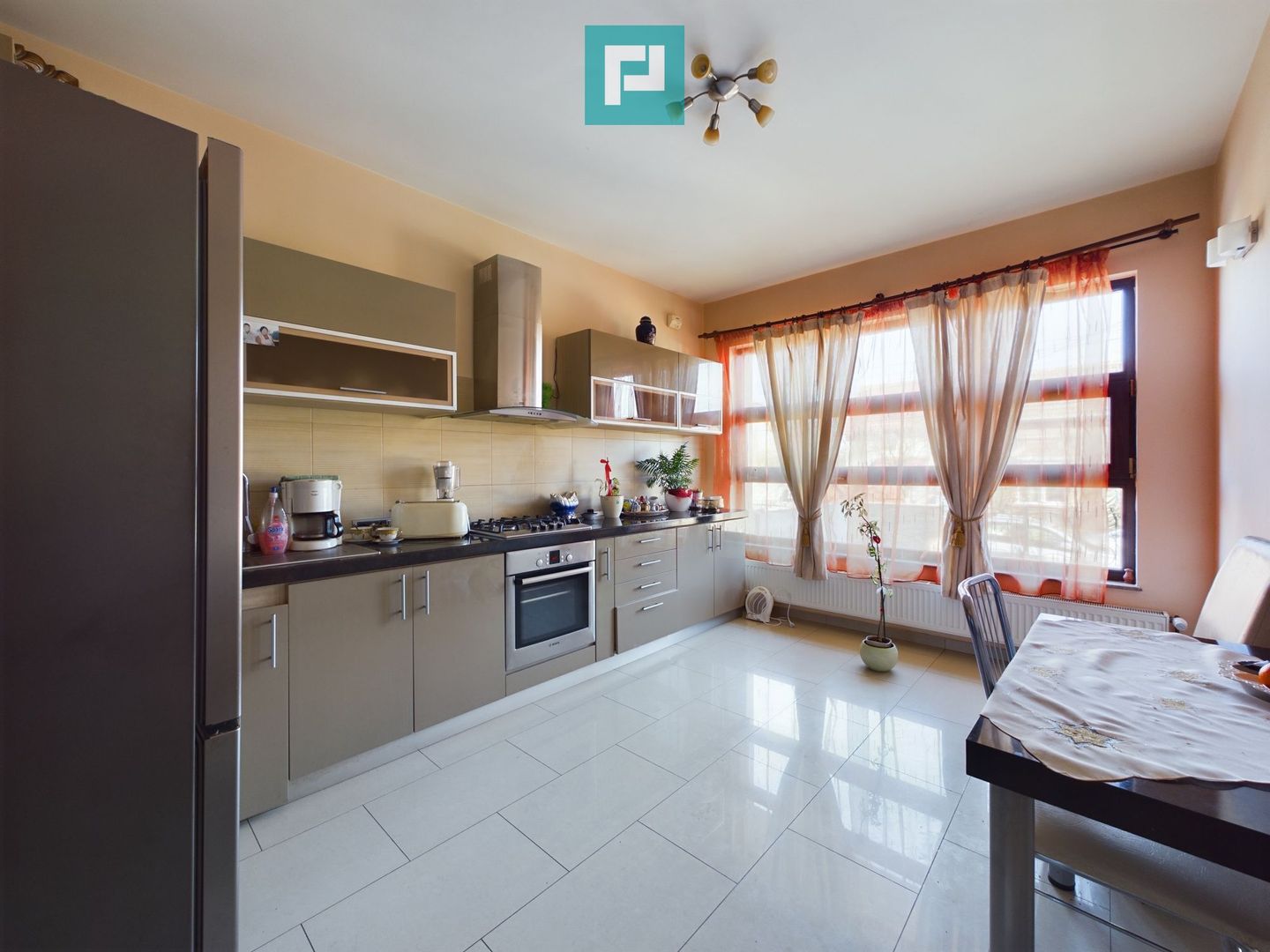 Vilă spațioasă cu 8 camere, Grădiște - Poză 4