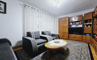Apartament cu 3 camere decomandate, Cetate - Poză 1