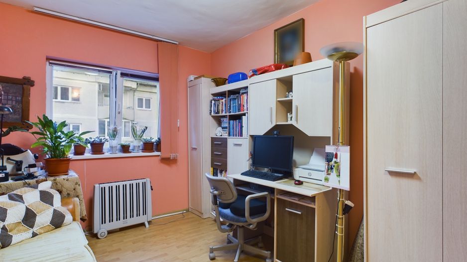 Apartament cu 3 camere în zona Lipovei - Poză 4