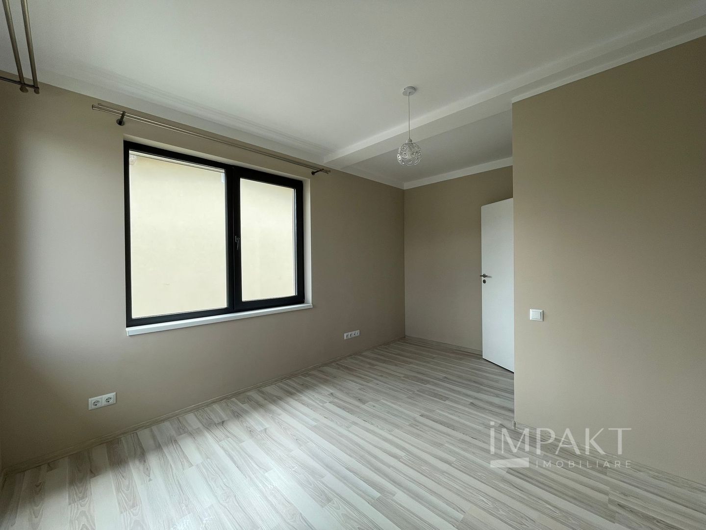 Casă / Vilă cu 4 camere de închiriat - Dezmir - Poză 17